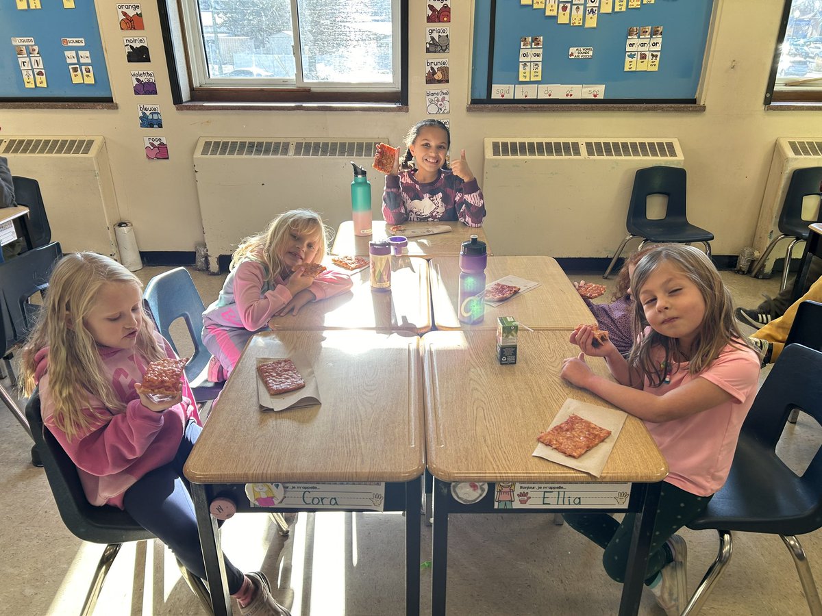 Antonino’s class of the week! Thank you <a href="/themix967/">MIX 96.7</a> <a href="/antoninospizza_/">Antonino's Original Pizza</a> for the pizza! <a href="/KingsvilleCobra/">Kingsville Cobras</a> <a href="/gecdsbpro/">GECDSB PR</a>