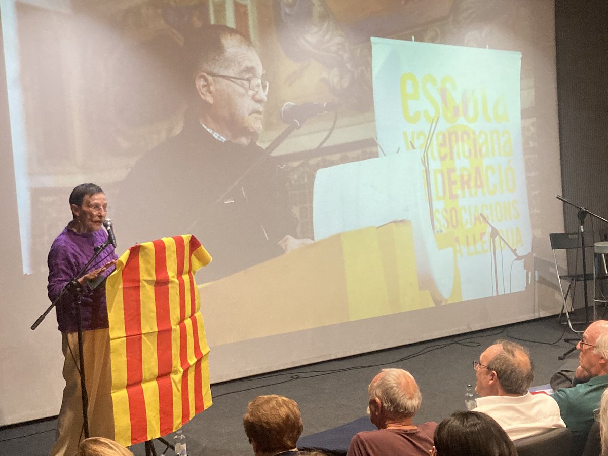 Som per Ferran Zurriaga, Adela Costa, Carme Miquel i tantes altres persones que feren possible l’escola valenciana. Gràcies al Col·lectiu de Mestres Jubilats Freinet per la seua tasca, i per aquest acte en memòria del mestre d’Olocau 
<a href="/escolatv/">Escola Valenciana</a>