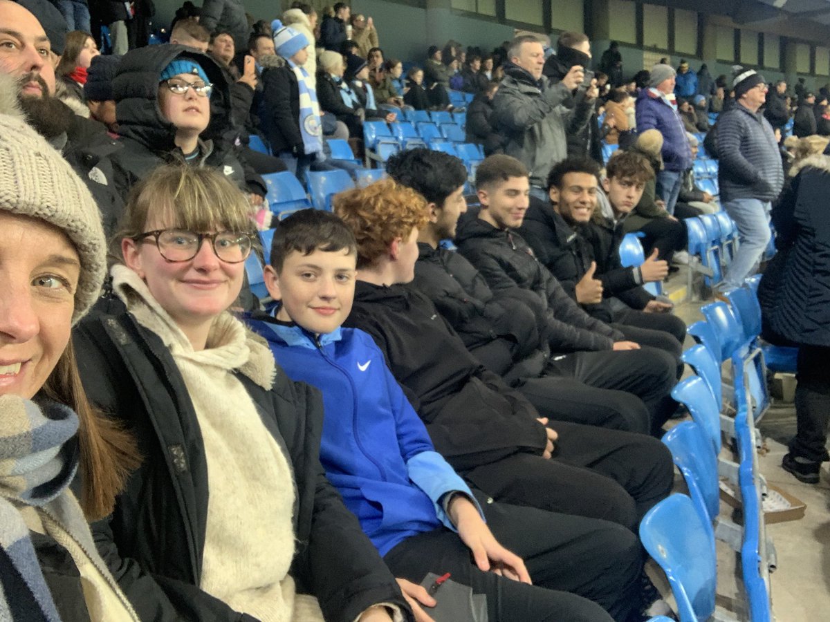 lynettebaronoc's tweet photo. Another treat for our fab young people from Failsworth. Another Manchester night ‘working’ where I don’t get to see a good team 🤣🤦‍♀️ #ManCity #OldhamYouth #YouthWork #LoveMyJob @OldhamYouth https://t.co/b5RQD1Xs4K
