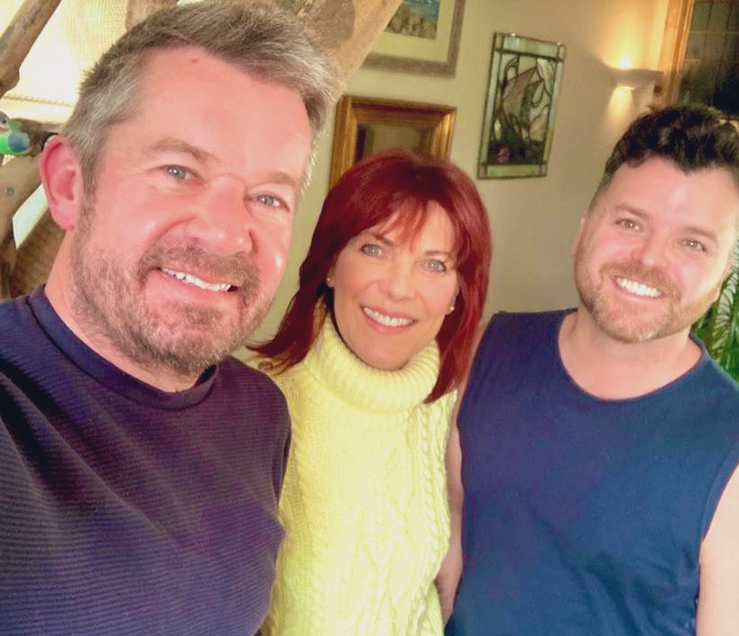 Recovering is great - people just come to you bearing gifts! 

And what an absolute flipping pleasure it was getting a visit from <a href="/IanPayneITV/">Ian Payne</a> and <a href="/PamRoyleTV/">Pam Royle</a> … with their maltesers and books… they know me too well.

#reunion