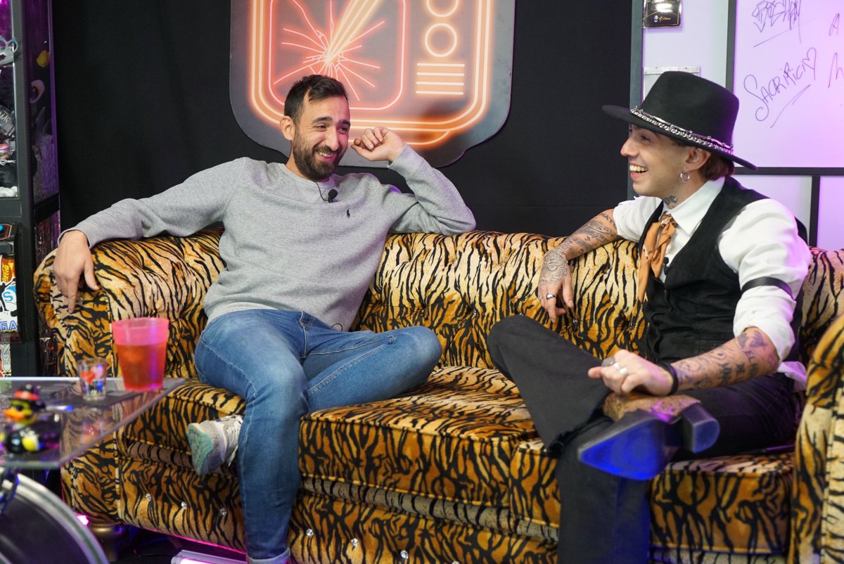 acuchillotv's tweet photo. “A mi me chocó un poco ser jurado en el Benidorm Fest (Eurovision). Me enviaron más de 150 temas para escuchar” 

¿Presentamos a @atjaramillo nosotros a #Eurovision? ¿Le hacemos triunfar?

https://t.co/nmfXNoTvIe https://t.co/5PtjYQ8ygs
