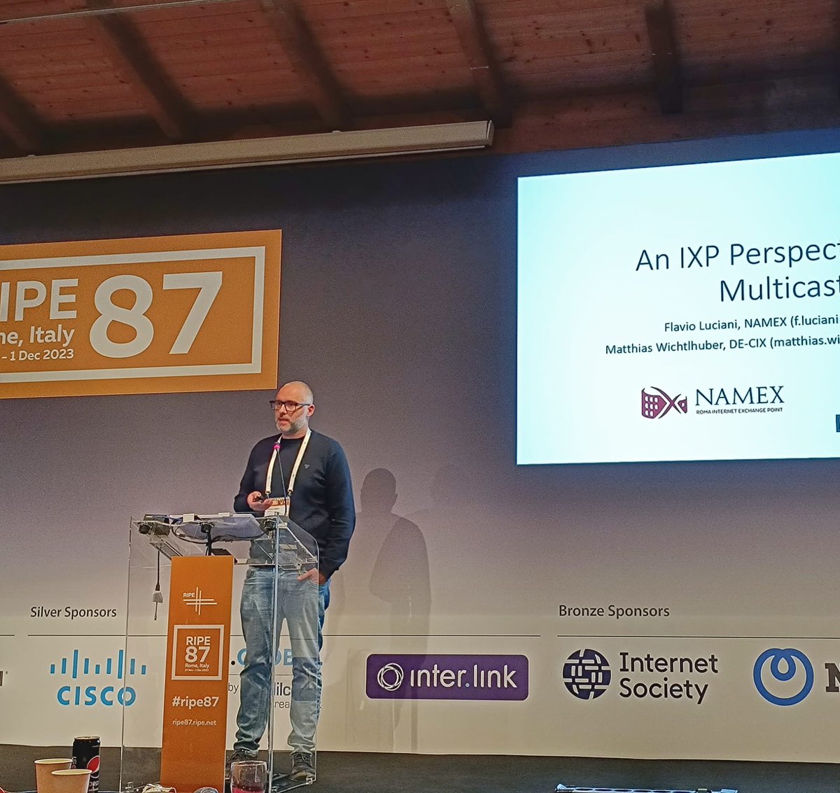 flavioluciani81's tweet image. Interesting BoF on #multicast at #ripe87. Thanks again to Matthias Wichtlhuber (@DECIX), @kuenzler (@init7), Viliyana Ivanova (@zattoo) and all the attendees.