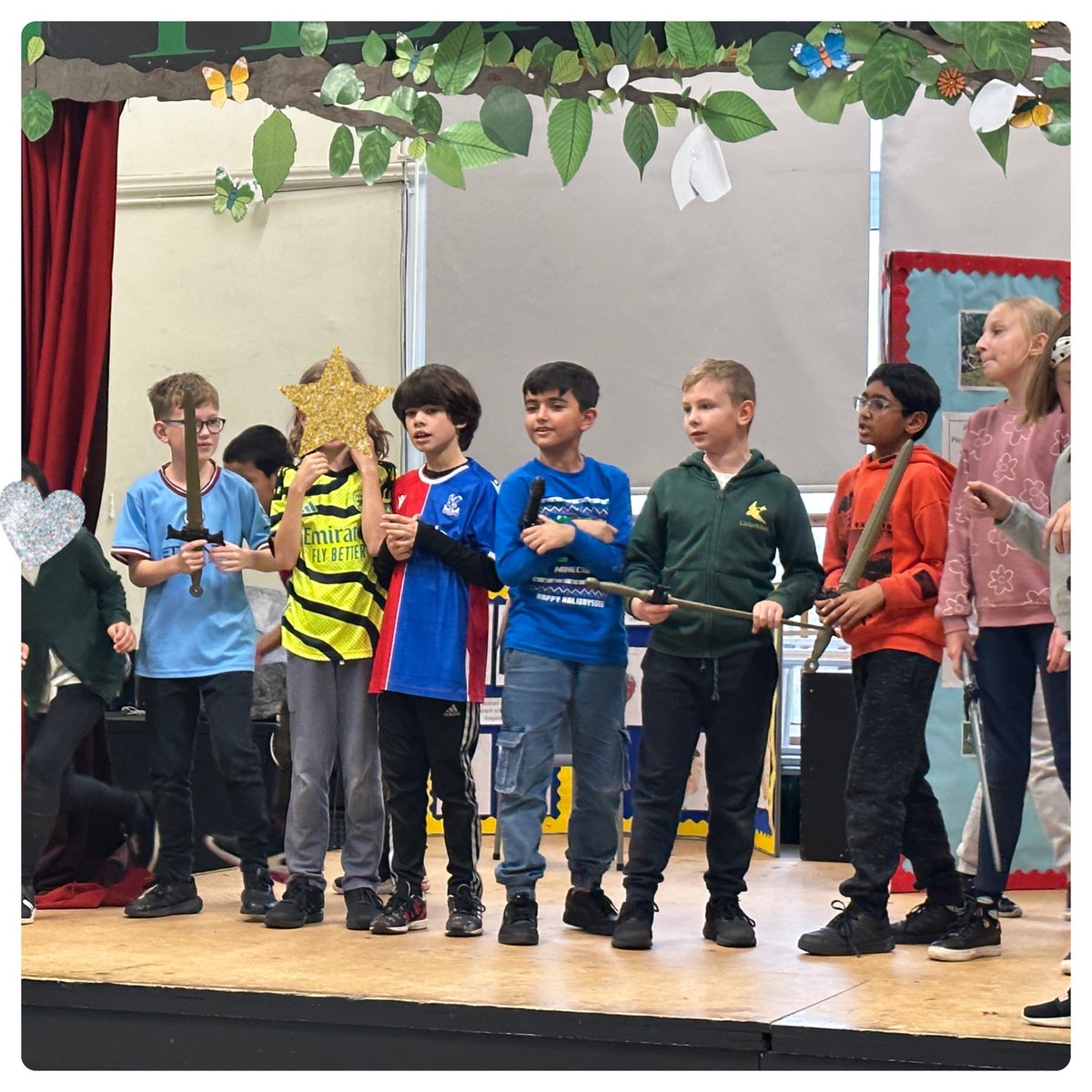 A sneaky peek 👀 at Year 5 rehearsing for their panto ‘A Funny Thing Happened on the Way to Camelot’. Save the date - 13th December at 5pm! 🎭