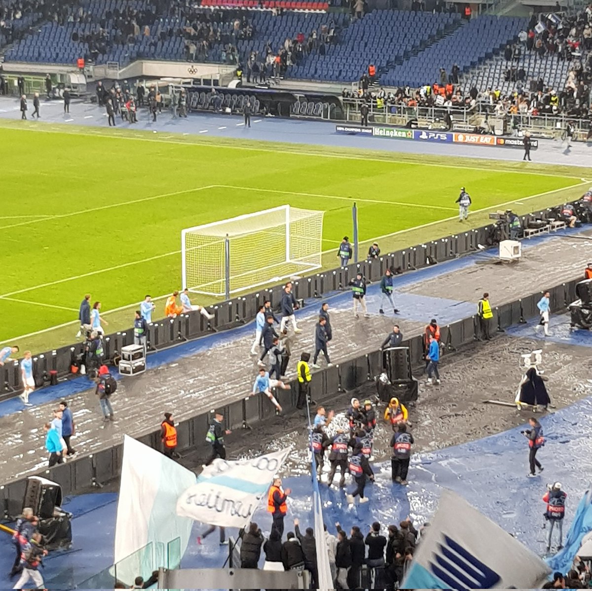 mmastropietri's tweet photo. Immenso #Ciro!
#CiroImmobile
#CiroImmobile
Ci ro Immo bi le
Ci ro Immo bi le
Ci ro Immo bi le!
30 minuti e chiude la pratica
#LazioCeltic https://t.co/Enzlg6U2BX