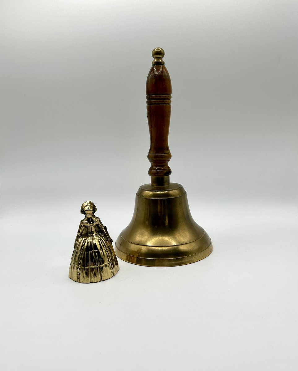 beezyandco's tweet photo. Brass bells 🔔 available on @Etsy @beezyandco https://t.co/bgikctYDRB #etsy #vintage #brass #brassbells #bell #christmasbells #christmasdecor #Christmasgiftidea #schoolbell #victorianbell #etsygifts #vintagegifts #etsyfinds #vintagefinds #tuesdayvibe https://t.co/HmKtzsIW7Q