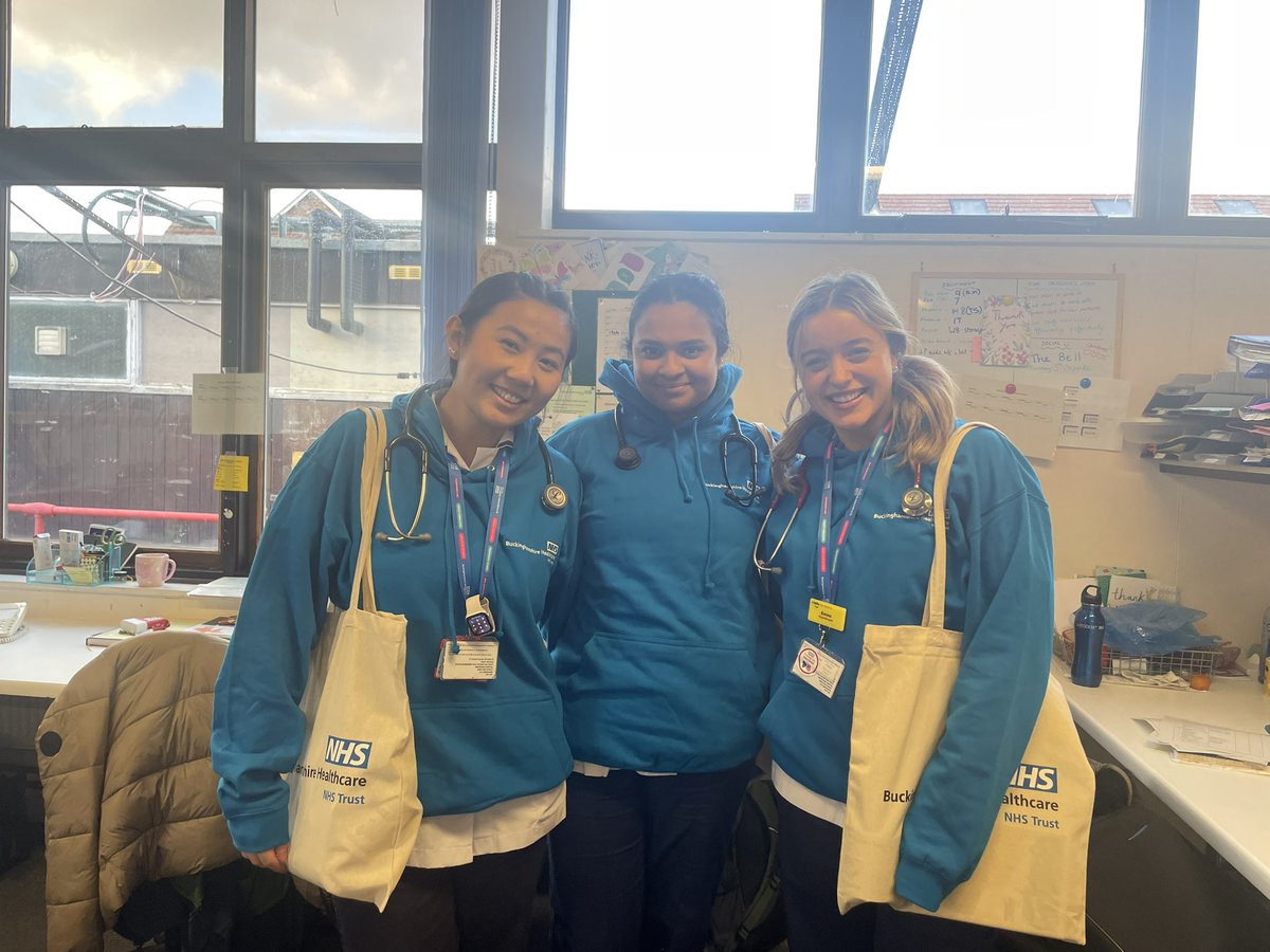 3 of our Band 5 Physiotherapists recruited to @BucksHealthcare in the last 6 months enjoying their goodies from the Connecting Event for new Colleagues today 💙 #Physiotherapy @CHMoss2 #WeAHPs