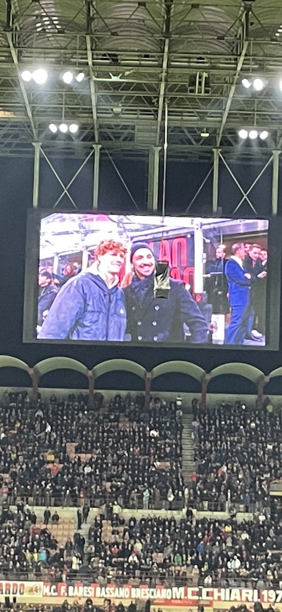 PaoloMenic's tweet photo. #ChampionsLeague #MilanBorussia #UCL #Milan https://t.co/Bf9ygtNfff
