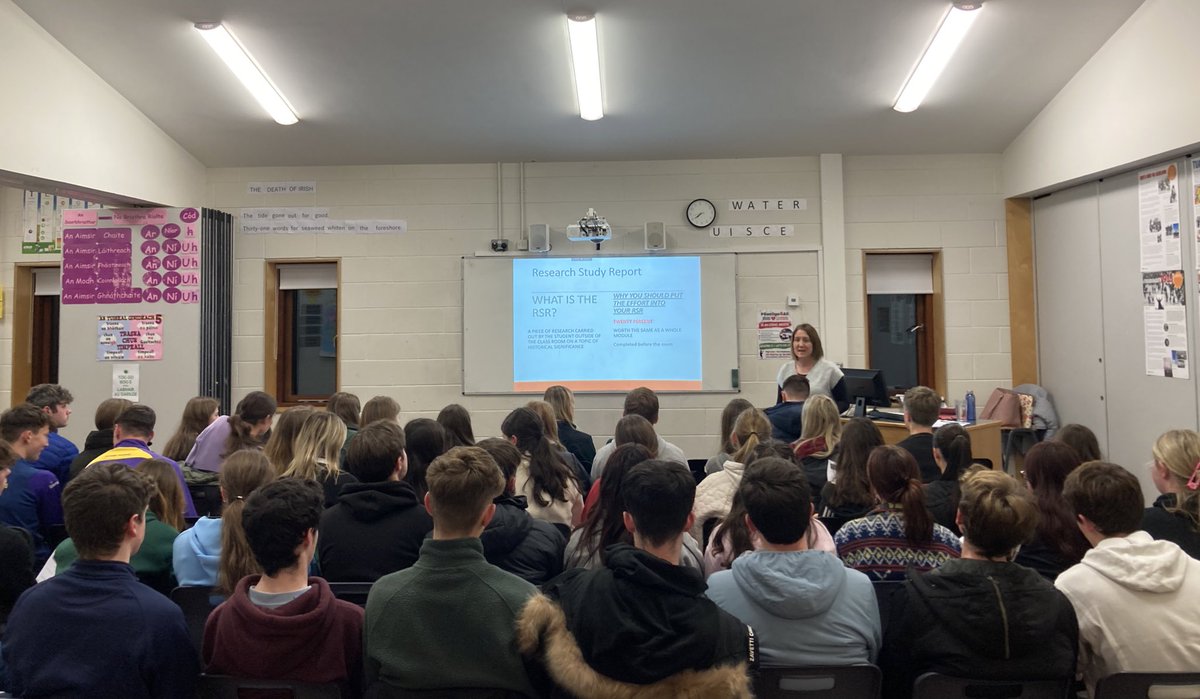 Great turn out this evening for our student RSR seminar in Coláiste Íosagáin! #histedchatie #LCHist @HTAIteachers