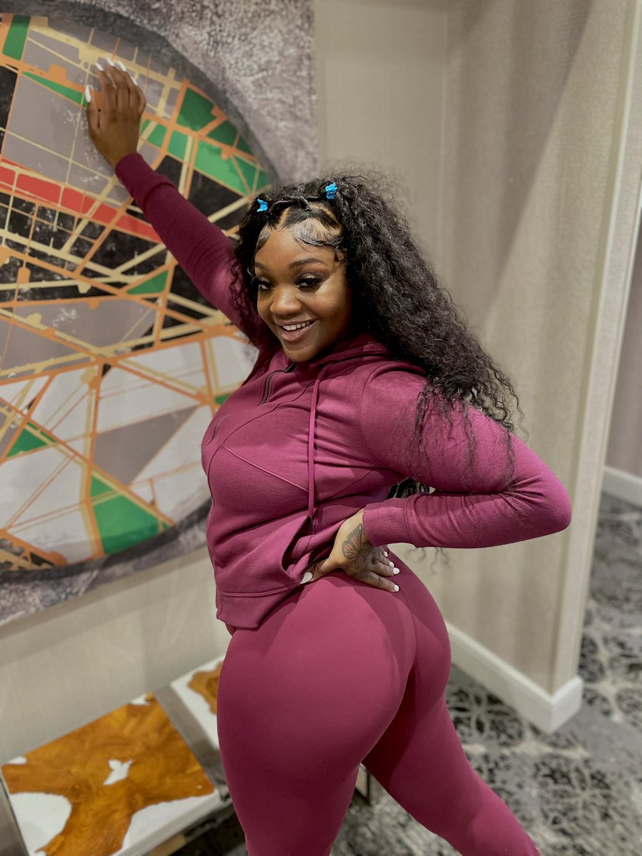 _stuckondess's tweet photo. WHY GO SO HARD WHEN ITS EASY ♥️😌 https://t.co/ULrOgMsyht