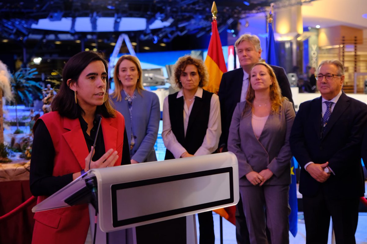 EPPGroup's tweet photo. 👼A Nativity scene was donated for the second year to the @europarl_en by the Spanish EPP Group delegation, @ppegrupo.

“This tradition is part of our European history and Christian identity, and we should celebrate it with pride,” say @DolorsMM and @IsabelBenjumea. 

#Christmas https://t.co/NFi0NkkOmb