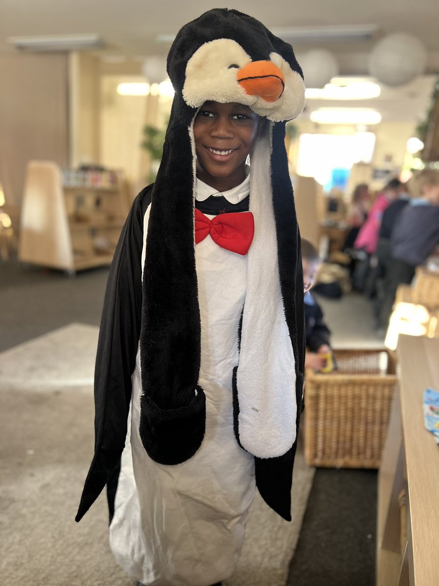 sbps_ducklings's tweet photo. Let’s estimate how many bricks tall an Emperor Penguin would be?…#sbpsEYFS #sbpsMaths #sbpsArt https://t.co/DssoysDA3l