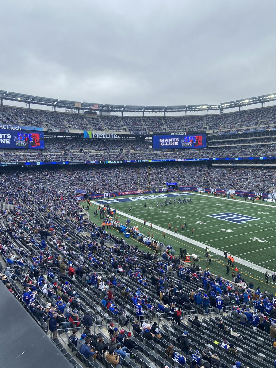 AFCSTONEY's tweet image. Back on home soil after a trip to see the giants! Shame my bags didn’t quite make it as well 😒 Managed a few other games as well!