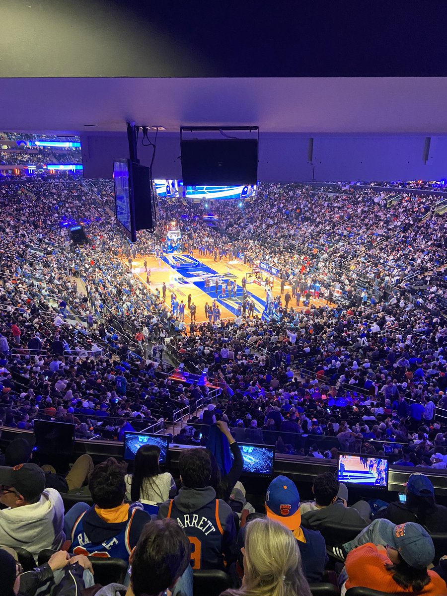 AFCSTONEY's tweet image. Back on home soil after a trip to see the giants! Shame my bags didn’t quite make it as well 😒 Managed a few other games as well!