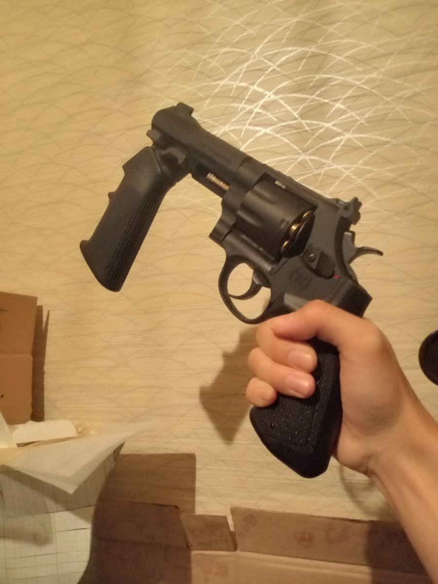ha_zuki_82's tweet photo. こんなm327は嫌だ。
#サバゲー #m327 #リボルバー
#ミリタリー https://t.co/9ylil64Nbb