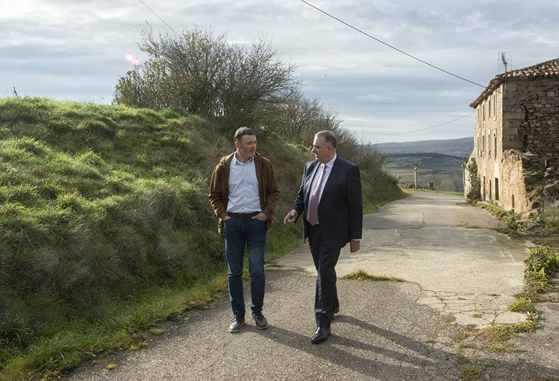 cantabriaes's tweet photo. ✅ Fomento acometerá el asfaltado de #Camesa (#Valdeolea) antes de que acabe el año.

https://t.co/W2Y4pGzdkK https://t.co/Ue2STUDCbU