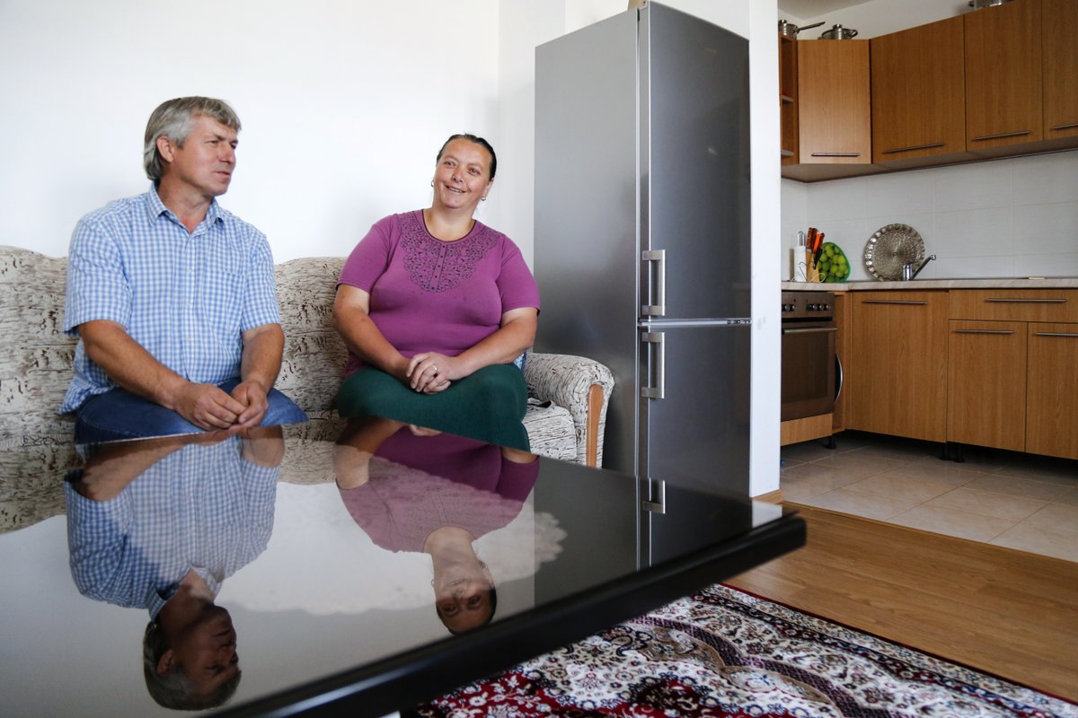 🇧🇦Nuriz and Senada met in a refugee collective centre during the war in Bosnia. They lived in an old primary school, where 30 people shared each classroom.

Today their family is happy in a new home. 

This is their #RegionalHousingProgramme story👉tinyurl.com/bdd7243p