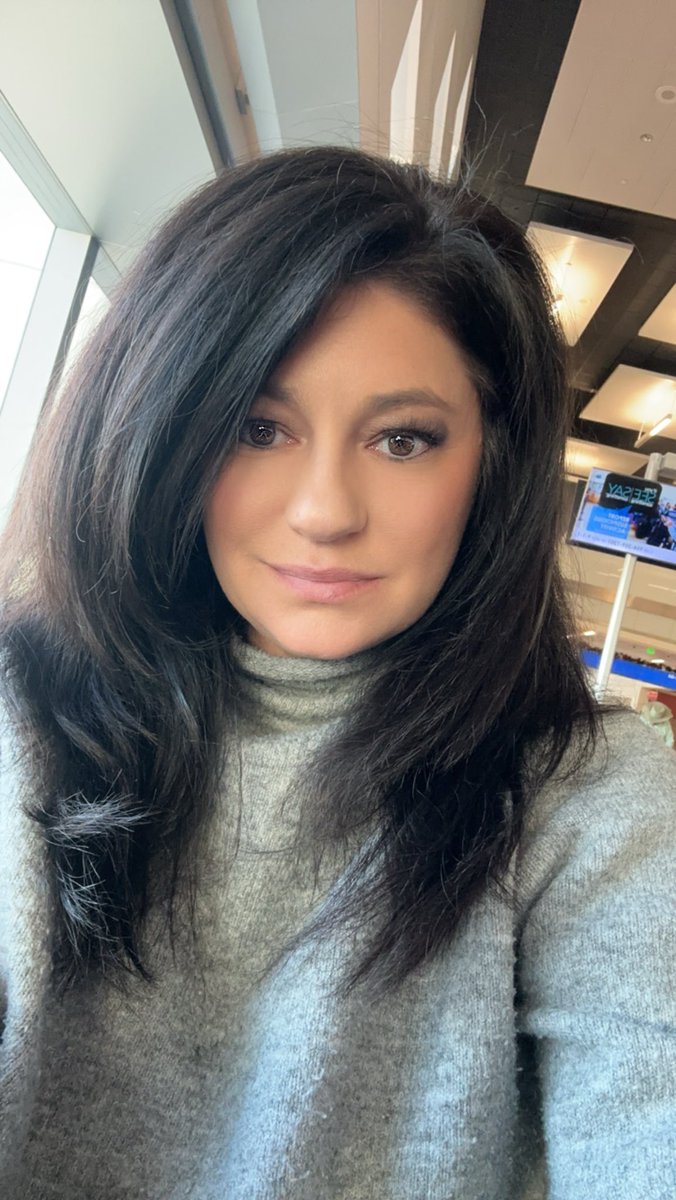 Jweaver319's tweet image. So excited for this trip!  I get to chat with highschool Kiddos and brainwash them to become #AVtweeps.  I mean get them excited!! #BigWeave said she was coming too…. #tinyAVpeeps @tinyAVpeeps @BaldAVGuys @starin_mkg @PaceUniversity