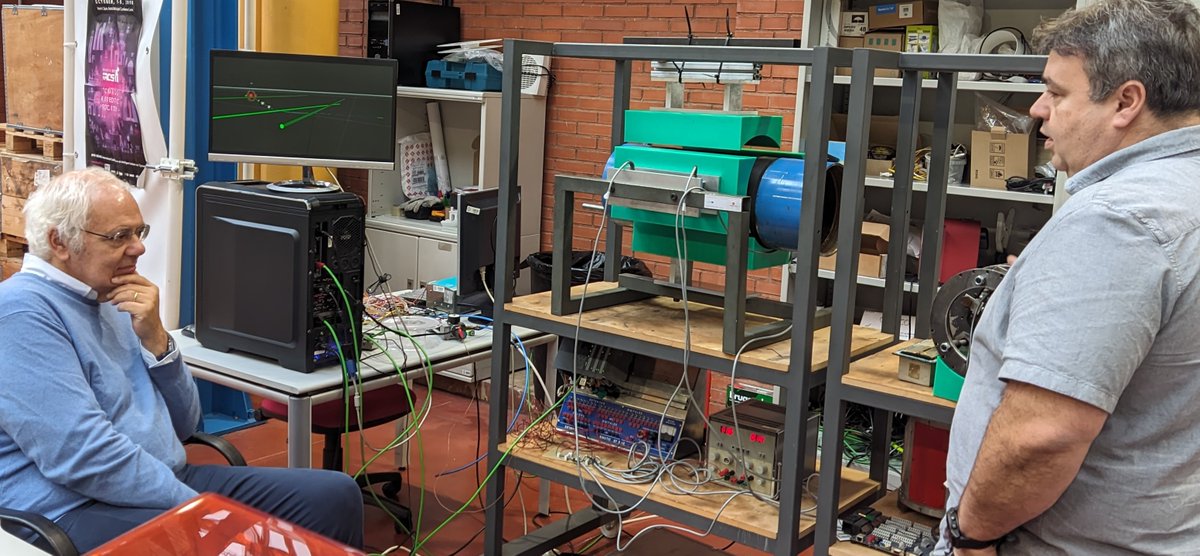 uc3mRoboticsLab's tweet photo. En el día de hoy hemos recibido la visita del profesor @brunosiciliano7. Además de impartir una fantástica conferencia ha llevado a cabo una visita a nuestros laboratorios. Hemos tenido la ocasión se mostrarle el desarrollo del proyecto #ROBOSUB cc @EdihMadrid https://t.co/nCY9ggnGEt