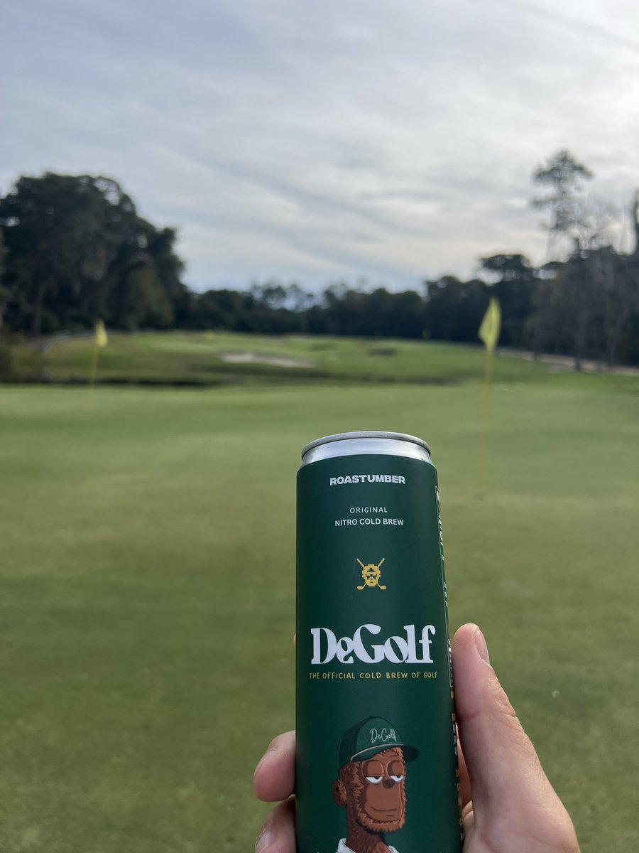 gm ⛳️ working on the short game today

shoutout to <a href="/RoastUmber/">Roast Umber Coffee</a> and <a href="/DeGolfers/">DeGolf</a>