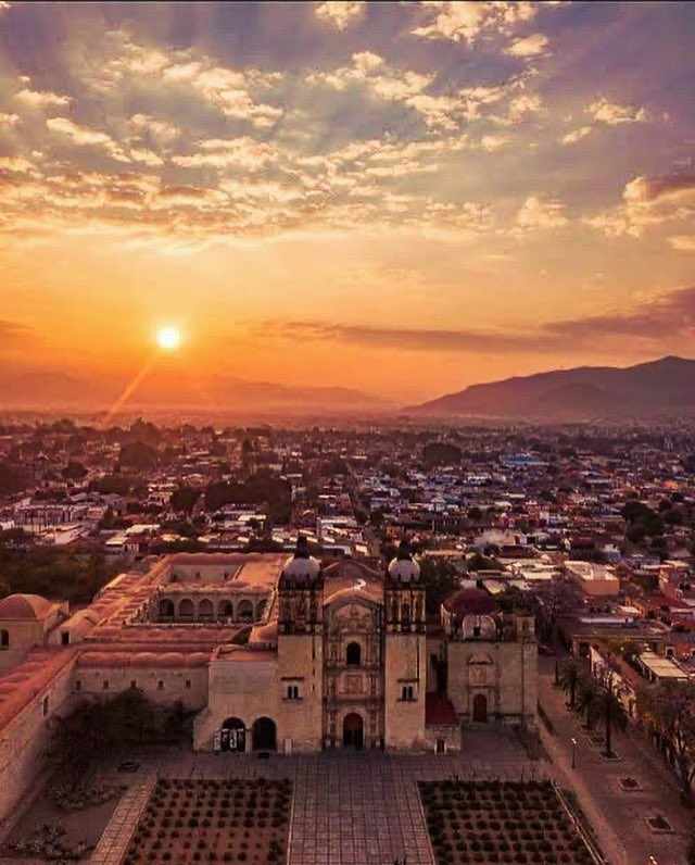 hafid9's tweet photo. Excelente martes a todos, exito en las actividades que realicen, Oaxaca de está pintando naranja. 🍊🧡🇲🇽🙋🏻‍♂️ https://t.co/ZzNLAqia3g