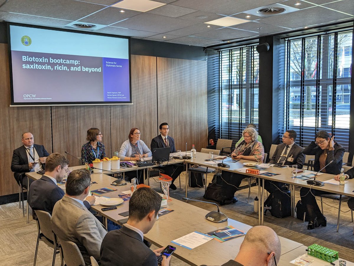 OPCW's tweet photo. Uniting science and diplomacy is key to advancing the #ChemicalWeaponsConvention 🫱🏽‍🫲🏿👩🏿‍🔬

At #CSP28, the #OPCW presented ‘Science for Diplomats’, a knowledge-sharing initiative where experts engage diplomats on science and technology relevant to the CWC. https://t.co/g9avBWKZOW