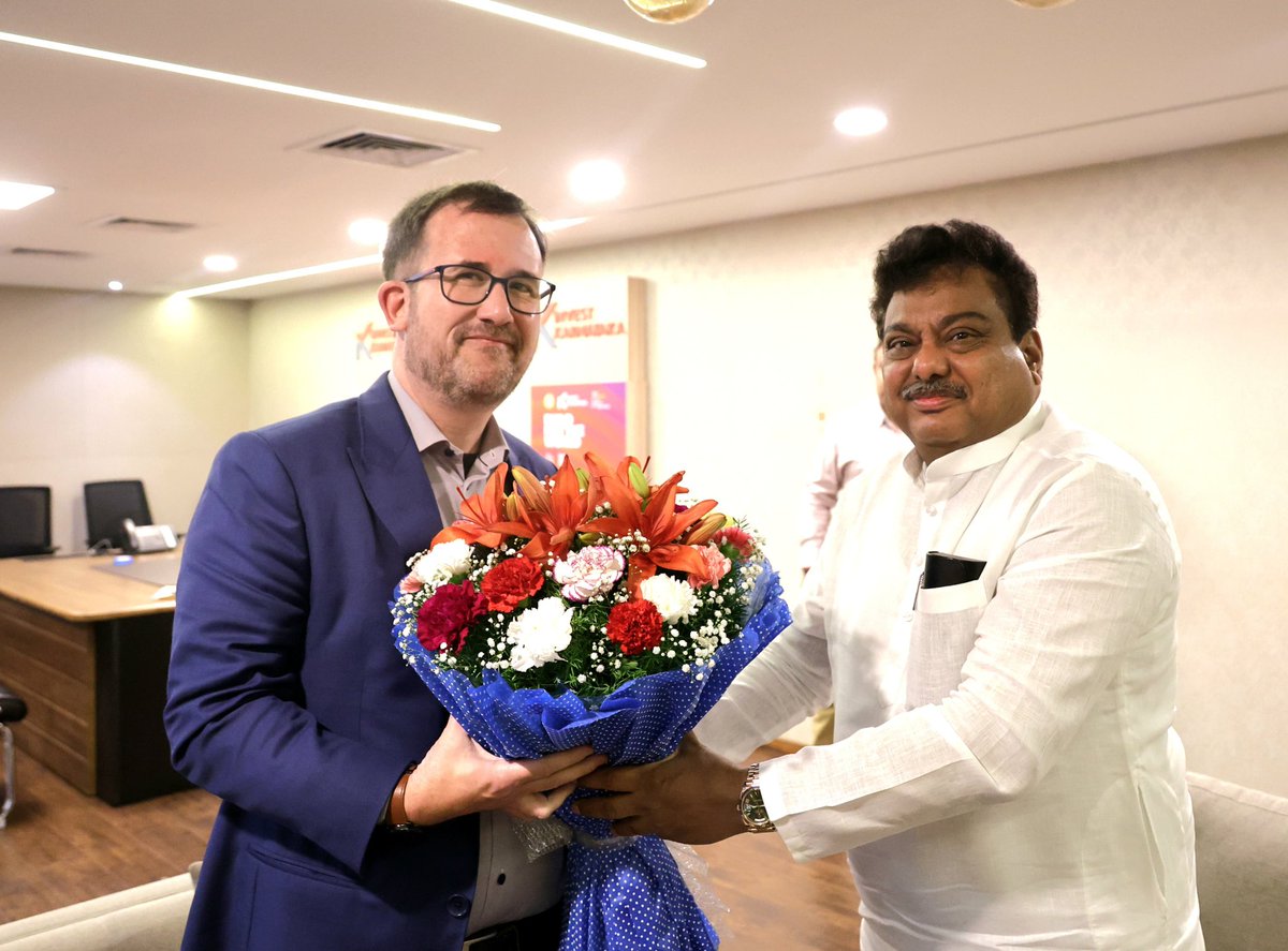 In a meeting with US Consul General in Chennai Mr. Christopher W. Hodges, I urged establishing a US Consulate office in Whitefield, Bengaluru. I stressed the strategic importance of this move to bolster Indo-US relations. #USConsulate #Bengaluru #Whitefield