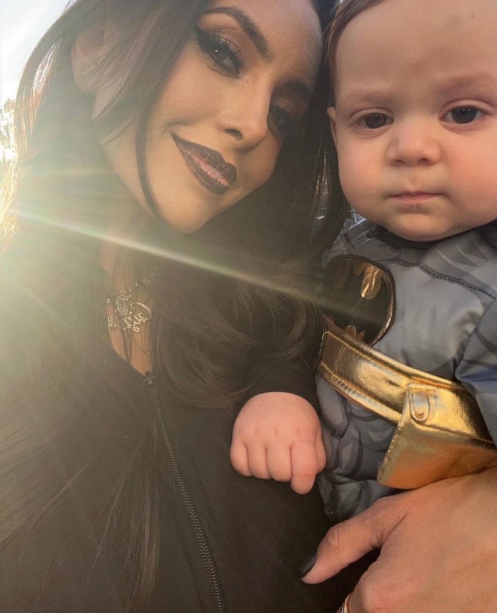 Oh my heart just exploded. Vanessa and Max Gasol. 🥰🥰💜💛