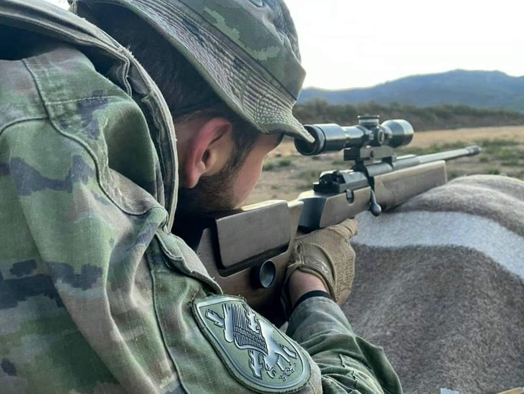 FUTER_ET's tweet photo. Personal de la #BRILAT , Guardia Civil @guardiacivil y Cuerpo Nacional de Policía @policia se reúnen en el campo de maniobras de El Teleno, León, para participar en unas jornadas de perfeccionamiento y unificación de equipos de tiradores de precisión (ETP).
#SomostuEjército https://t.co/h6Hcva13Gm