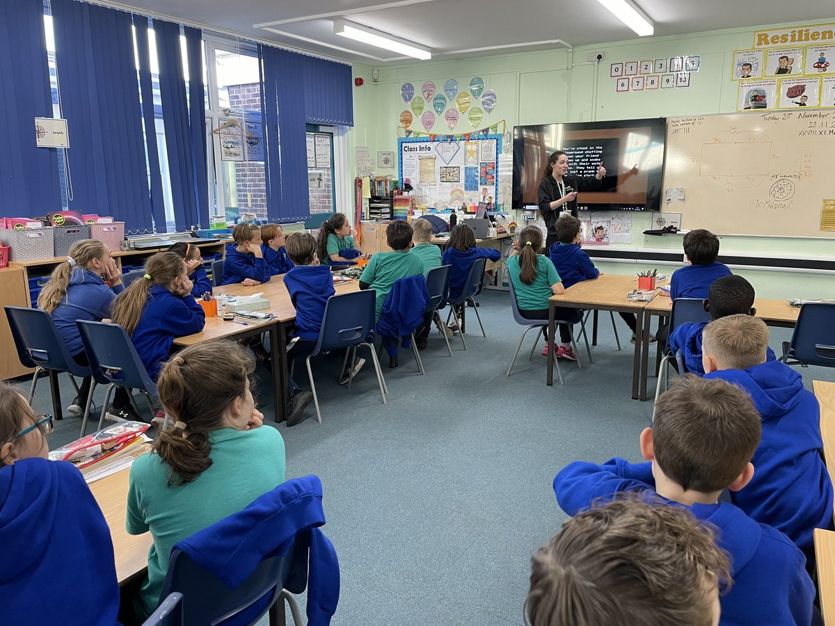 Year 4 have had an eye-opening time with @StaySafeEmma learning all about the best ways to stay safe online. They’ve given bullying the thumbs down and made sure that their moral compass helps guide them on the web. #StaySafePartnership #Wisdom