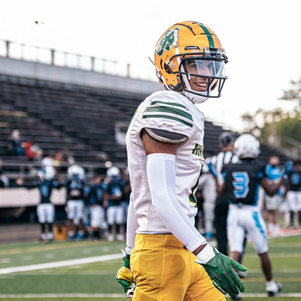 Senior Season
Class of '24 - 4.6 GPA (9.5 Games Played)
6'2 185 lbs - Free Safety
-9 INTs‼️
-9 Pass Breakups☢️
-47 Total Tackles❌
-30 Solo Tackles🎯
-Punt Block TD🎸
Most INTs in the State of Ohio (9)🏆
Tied State Record for Most INTs in a game (5)
Hudl⬇️
hudl.com/v/2MLX9c