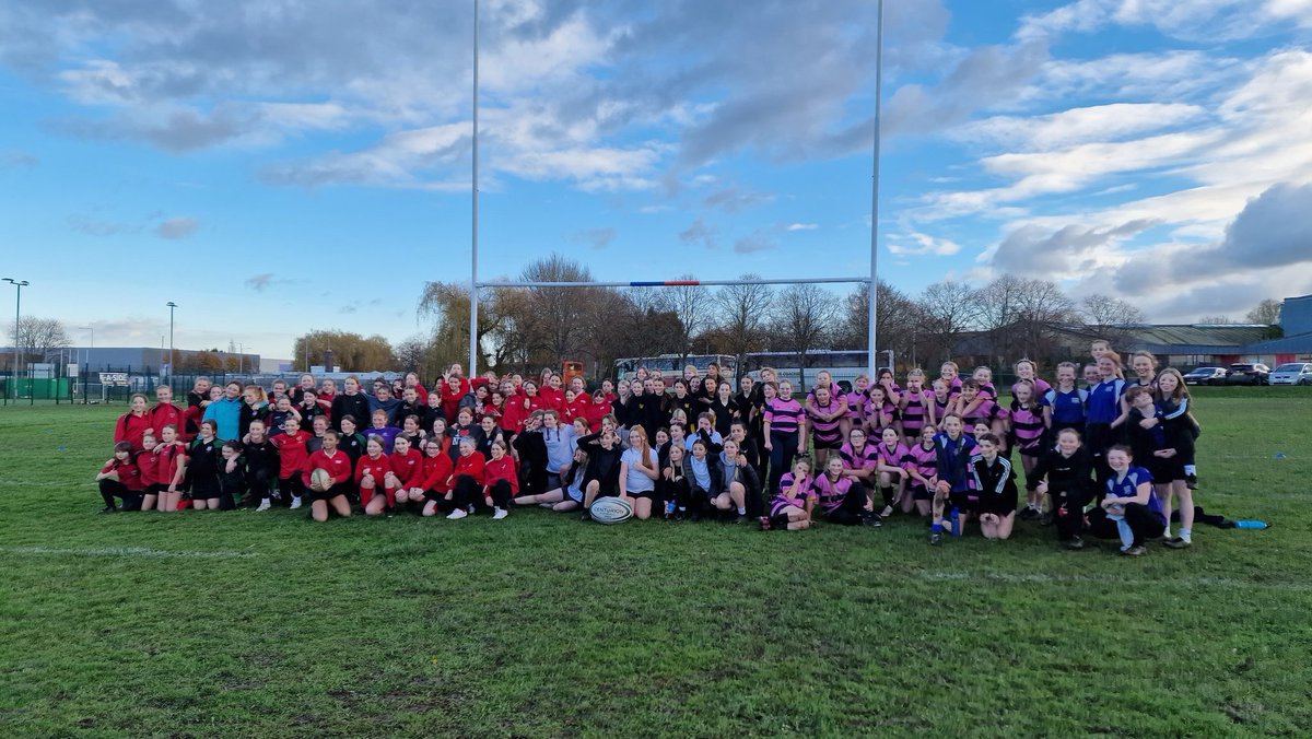 I've had an amazing time coaching these girls today 🏉 7 schools, 150 girls, all with a smile on their face enjoying rugby. Diolch Ellie a criw @WRU_Community

 #empoweringgirls #girlsrugby