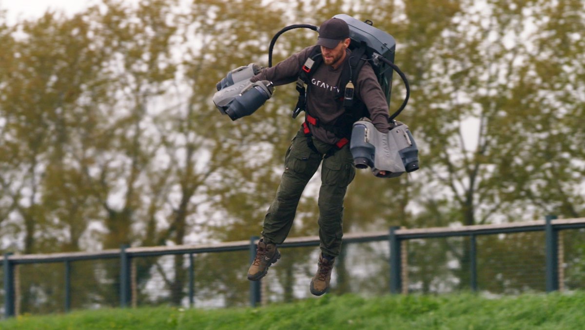 Argonon's tweet photo. Tony Robinson explores machines that help us to become superheroes, including a jet-powered suit that could be worn by paramedics!

Tony Robinson's Marvellous Machines from @likeashot_tv continues tonight at 8pm on the @YesterdayTweets &amp; @UKTV! https://t.co/CaKsEJMGY3