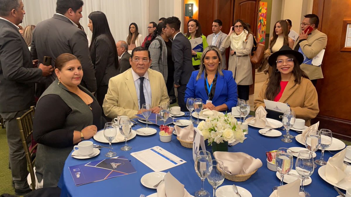 Jorge_Chamba_ec's tweet photo. Desayuno con los miembros de la Corte Nacional de Justicia y los Asambleistas invitados dónde nos encontramos con la bancada de Construye en el Swet Hotel de Quito @CorteNacional asambleaecuador 
@bancadaconstruye 
@mov_construyeec 
@asambleanacional
#cortenacionaldejusticia https://t.co/7ir70AXrvk