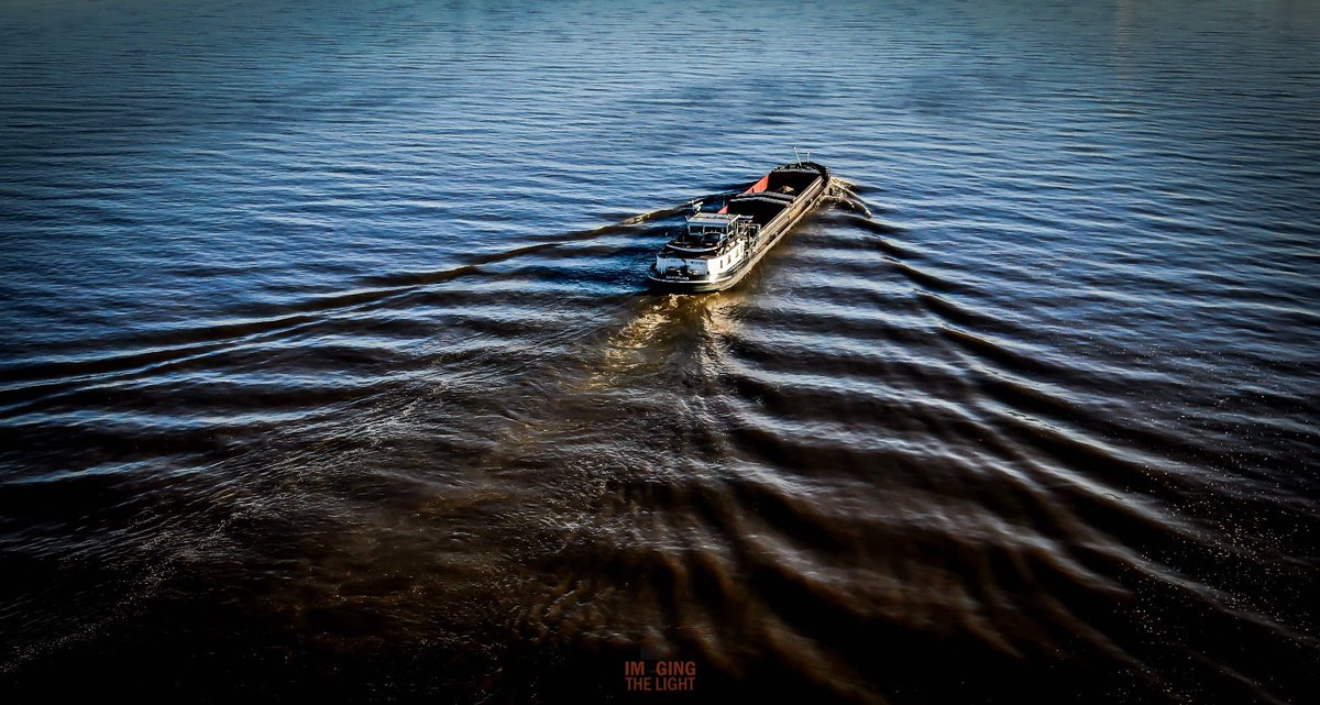 imagingthelight's tweet image. Binnenschip Spartitaxus onderweg op de Amer! #scheepvaart #schepen @schuttevaer