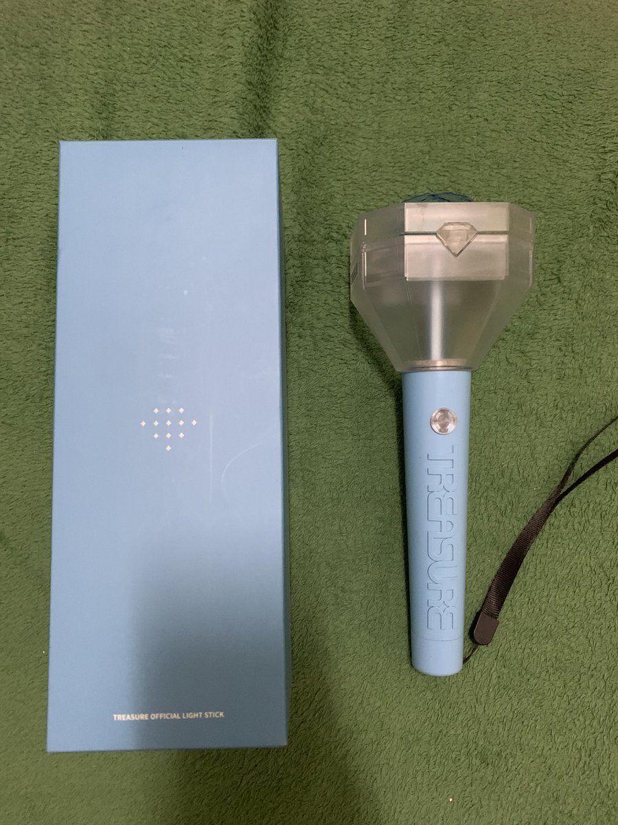 fat_kidooo's tweet photo. @maiihyunsuk Hello, maybe you’re interested po sa unsealed first press/release po. Working and used once lang po. https://t.co/L6ZxEohw0A