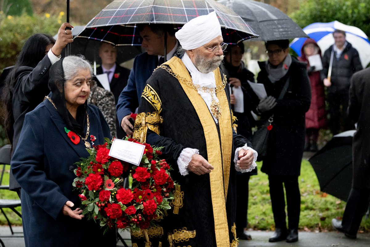 The Lord Mayor was honoured to lay a wreath at the Annual Remembrance Services which took place at the War Memorial Park and at London Road Cemetery on 12th November.