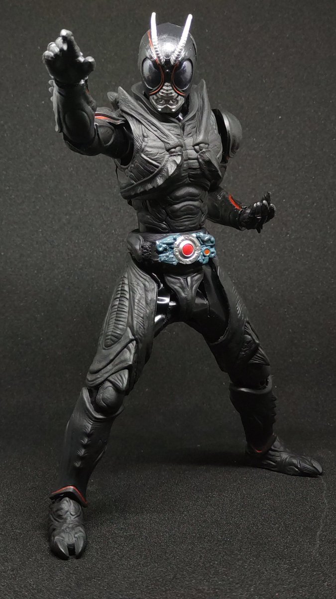 iris25714196's tweet photo. #仮面ライダーBLACKSUN 
BLACK SUNソフビ改造
ソフビ改造初挑戦した！！
デザイン大好きなライダーだから動くようになって嬉しい！
まだビニテ素体だけど将来的には布スーツと複眼再現と追加塗装を施す予定
切るのもミスったりしてるからもう一体買って再挑戦かな！ https://t.co/NJ3P3M59xX