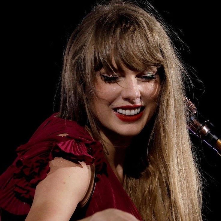 sabrguillen's tweet photo. curiosidades e fatos sobre Taylor Swift - a thread. https://t.co/2FeFyaocQc
