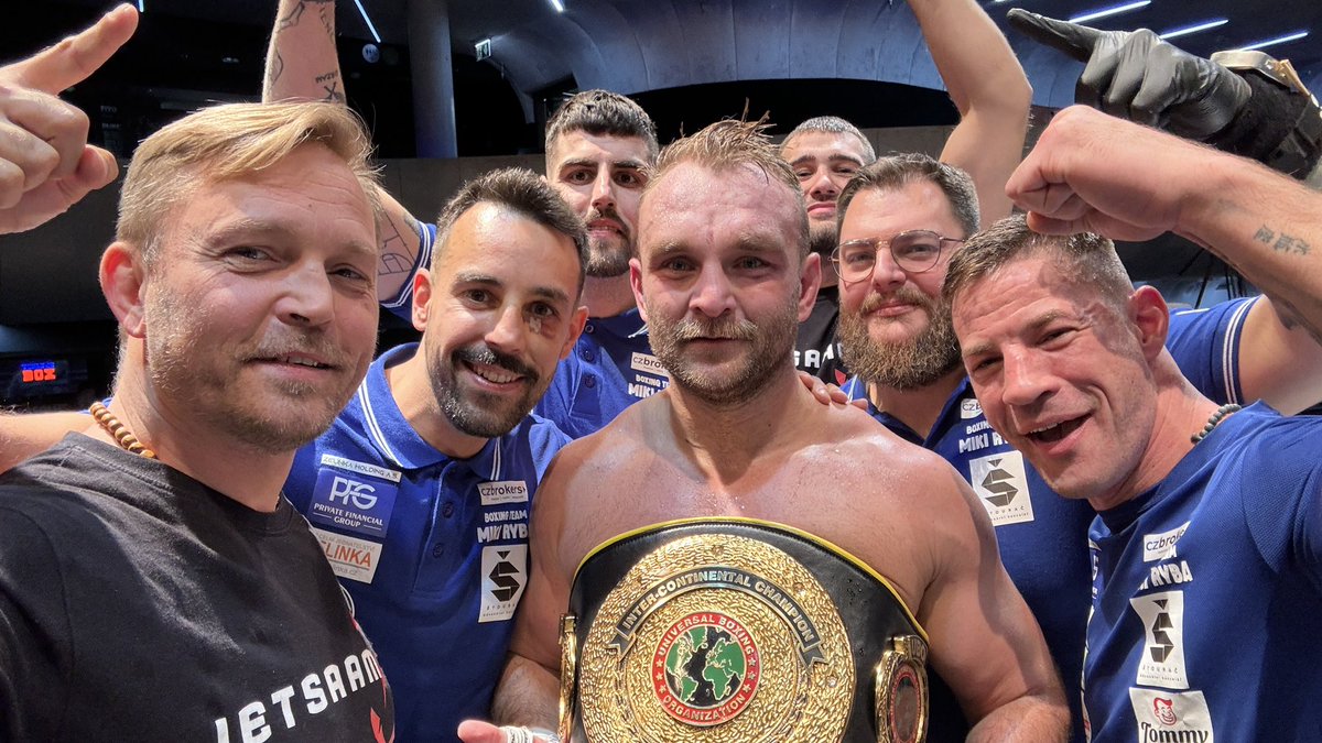 MartinJetsaam's tweet image. About last night… Tohle je box, 4 zápasy @jetsaamgym a skóre 3:1. Musím říct, že všechny zápasy se fakt povedly. Velká gratulace celému boxerskému týmu a trenérům 🔥

#jetsaamgym #avejetsaam #boxingteam