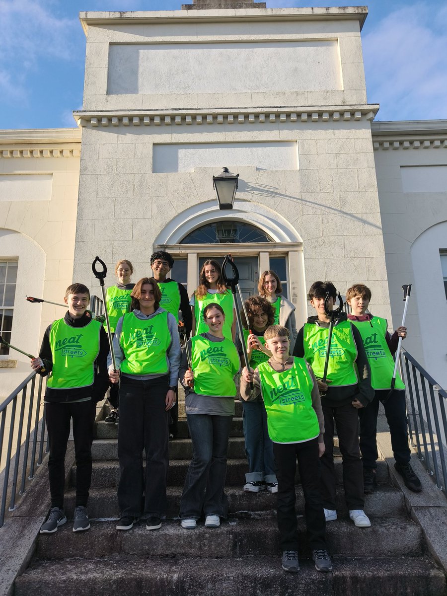 Our amazing Green Schools Committee! 😁 Thank you to <a href="/neatstreetsire/">Neat Streets</a> for the wonderful merchandise!