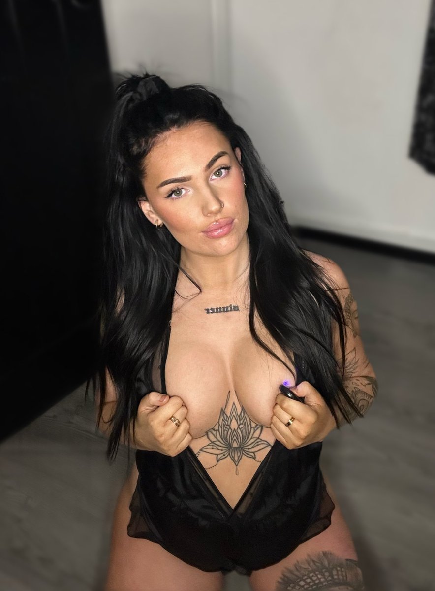 trozerwallace's tweet photo. https://t.co/e2LP18oLht

Paypig findom https://t.co/bfCsio7Wh2