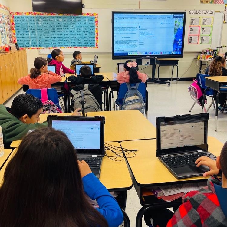 RooseveltBronc1's tweet photo. Our 3rd grade Broncos are putting their reading skills to the test as they go over comprehension and test-taking strategies! 🐴❤️📚💻 #BroncoPride https://t.co/MEzZK4iJd0