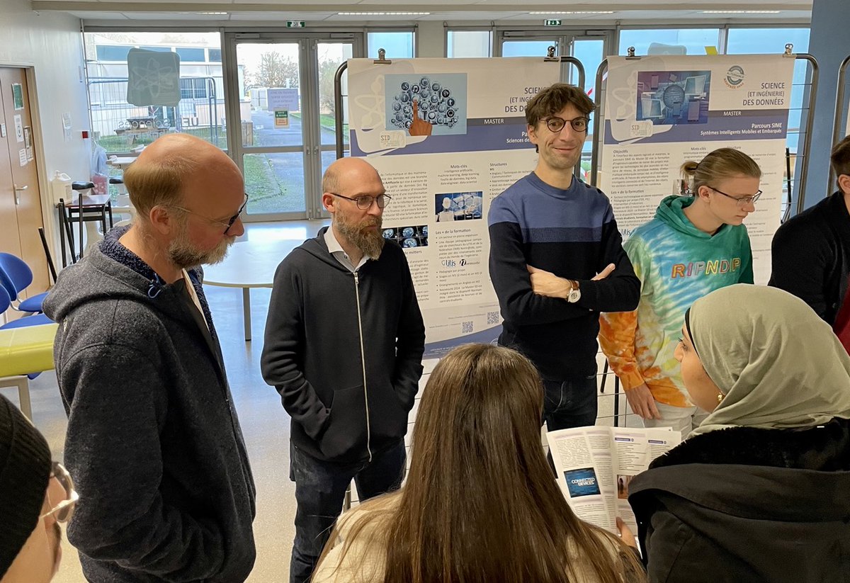 MasterSIDRouen's tweet photo. 🚀 Aujourd'hui, enseignants et étudiants sont au Forum Poursuite d'études de l'@univrouen, sur le Campus Sciences et ingénierie du Madrillet, pour présenter le Master SID aux étudiants de L2 et L3 info, EEEA, et maths.

Merci aux étudiants du @MasterSIDRouen présents 😊 ☀ https://t.co/AY32MbY9zp