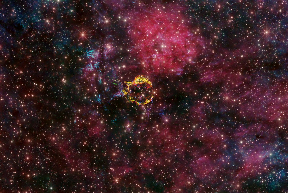 chandraxray's tweet photo. A group of astrophotographers has captured an enchanting, new ground-based view of Cassiopeia A. When combined with X-ray data from Chandra, we get a fresh perspective on the familiar supernova remnant and its place in space. More info: https://t.co/49JBrflMsj https://t.co/GY29bjoca3