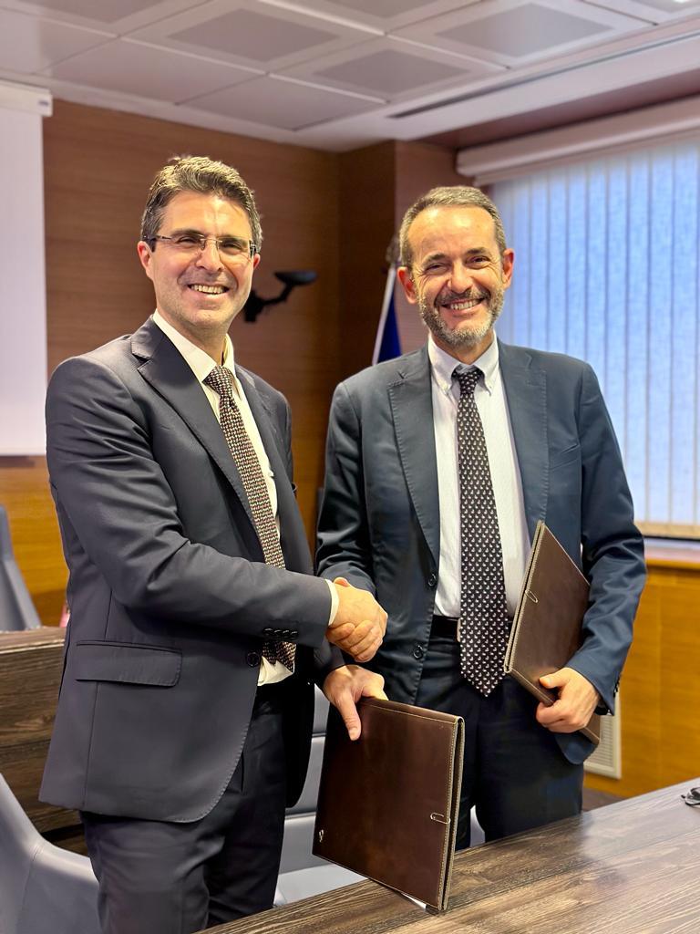ISPRA_Press's tweet photo. Ispra e #Renael - Rete Nazionale delle Agenzie Energetiche Locali: firmato protocollo d’intesa per rafforzare la sinergia in materia di mitigazione e adattamento ai #cambiamenticlimatici. https://t.co/oUSpcccHM6