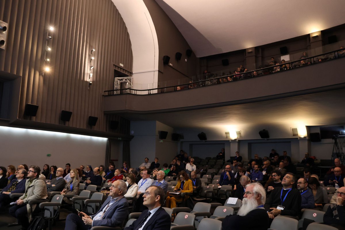 Webcattolici's tweet photo. 🙏 WeCa presente al Convegno nazionale del Servizio Informatico della CEI. “Costruiamo insieme l’evoluzione digitale delle nostre comunità”. Interessanti riflessioni su algoritmi, comunità, intelligenze artificiali e prospettive per la nostra comunicazione. @UCSCEI @FabioBolzetta https://t.co/1zk6ykSbkD