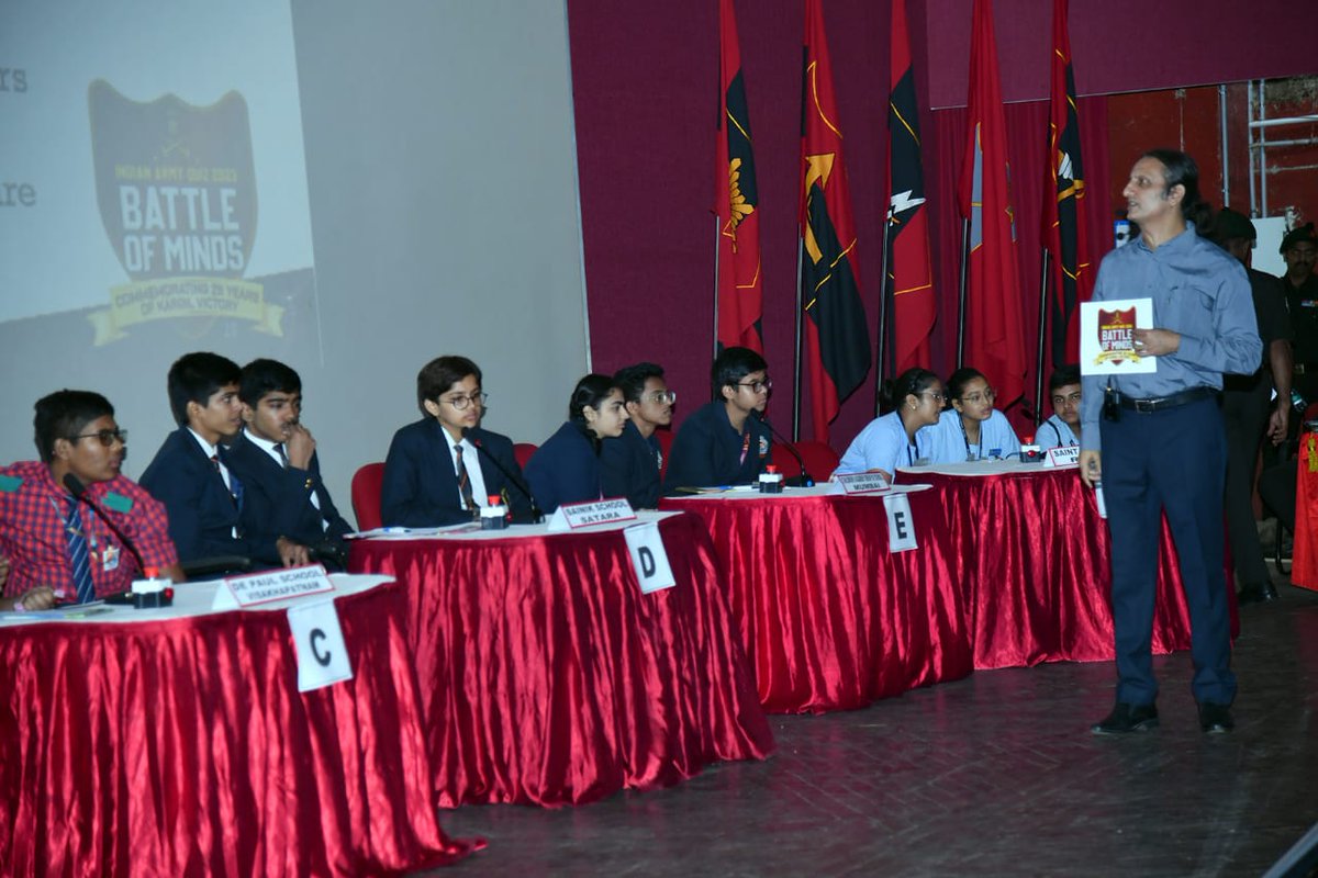 Def_PRO_Chennai's tweet photo. Three teams @IaSouthern heading to Delhi now for the Finals (Dec 3) of “Indian Army Quiz”.
Lt Gen Karambir Singh, AVSM, GOC-Dakshin Bharat Area #IndianArmy graced the Semi-Finals as Chief Guest of Battle of Minds--Quiz Competition #25YearsOfKargilVictory held at Chennai today. https://t.co/z9D9ZgJpqp