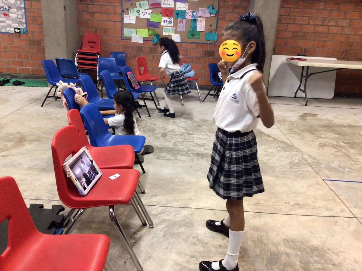 AnaSimb0's tweet photo. Los alumnos de 2º realizaron un collage tutorial de su coreografía para Hércules a través de fotografías de ellos mismos explicando los pasos de baile.
#appleteacher #everybodyCanCreate #SomosCSB https://t.co/TzmZxAND2a