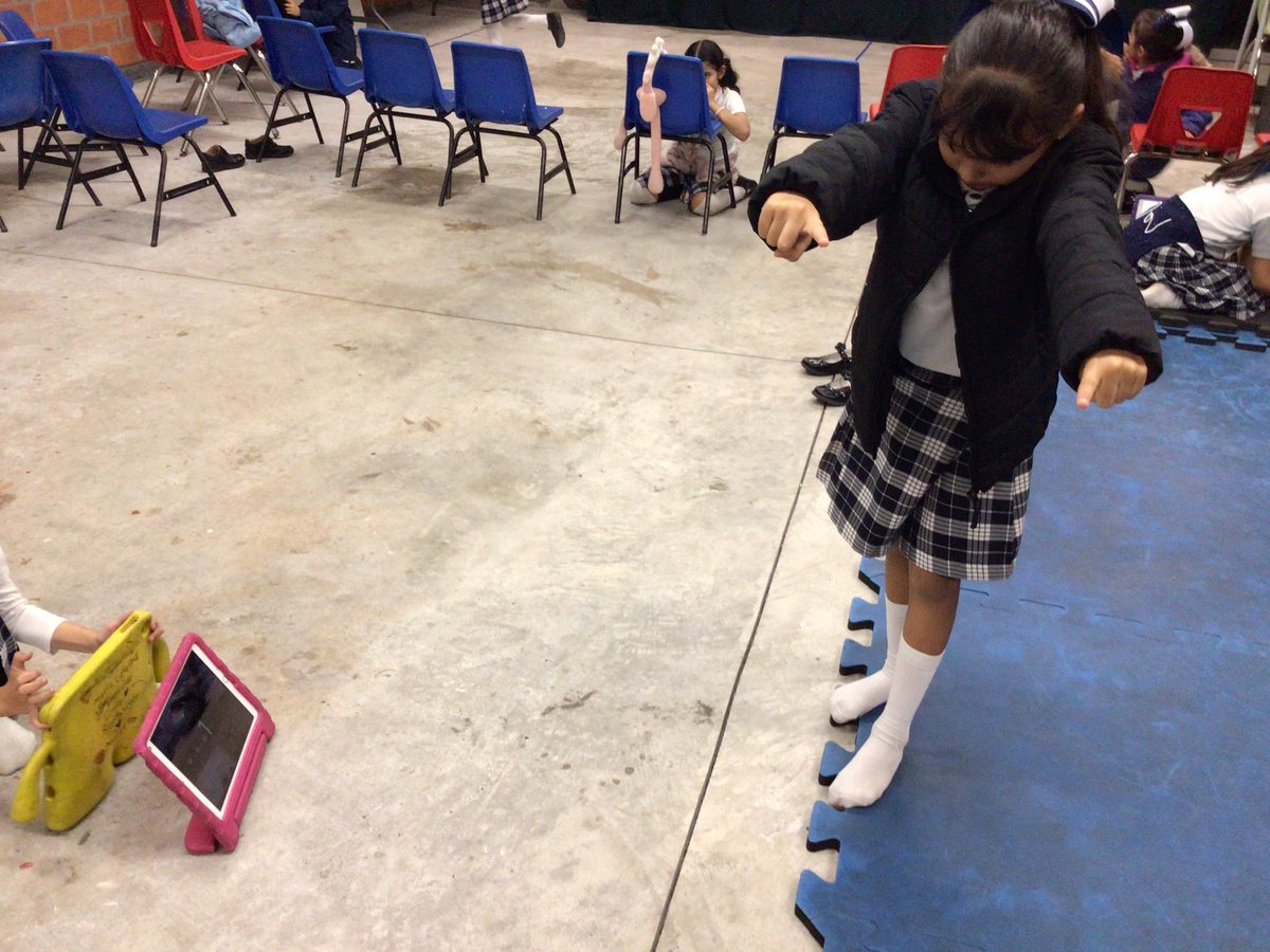 AnaSimb0's tweet photo. Los alumnos de 2º realizaron un collage tutorial de su coreografía para Hércules a través de fotografías de ellos mismos explicando los pasos de baile.
#appleteacher #everybodyCanCreate #SomosCSB https://t.co/TzmZxAND2a