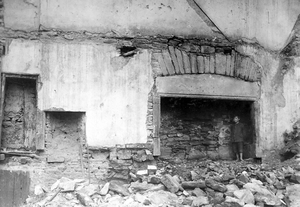 The boy is standing in the fireplace of a building on Tindal's Wynd. It was demolished a couple of weeks before this was taken. It seems to be a massive fireplace, so I can only imagine the #WarmFire that used to rage in it. #ArchiveAdventCalendar

26 August 1915 Ref: TC/CHA/109